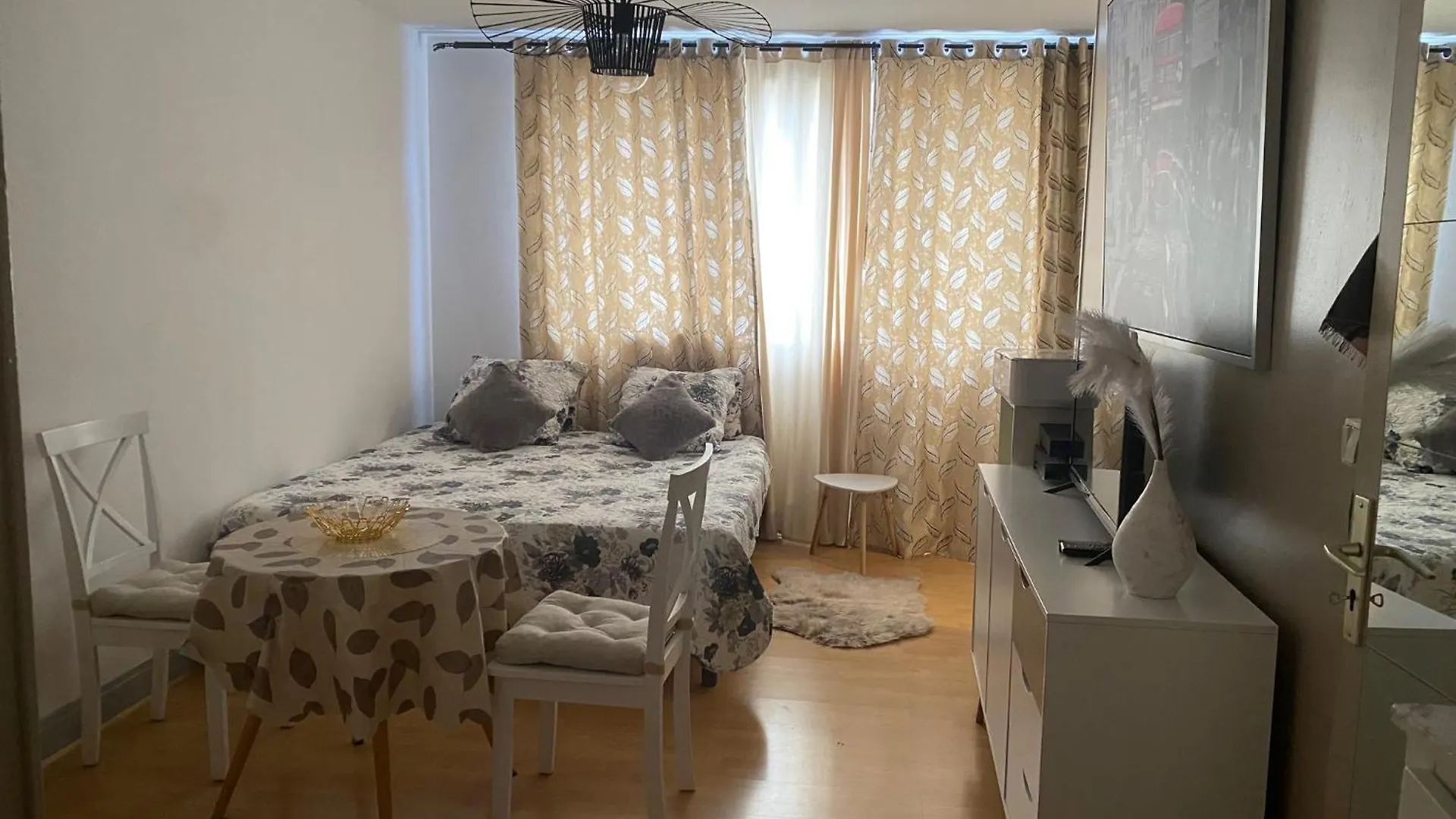 Cosy Studio Paris Wagram 0*,